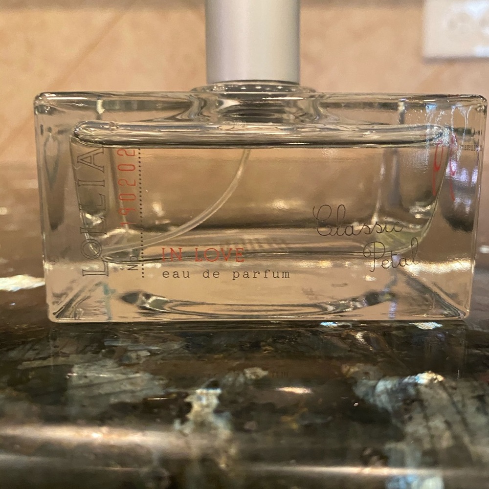 Margot Elena lollia in love